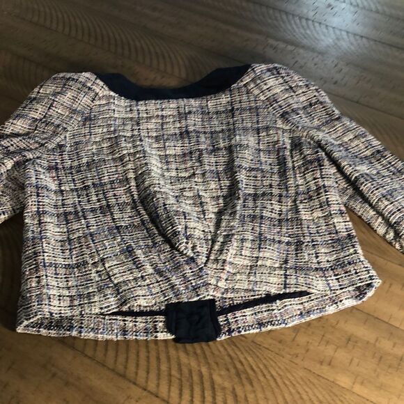 Tibi New York’s Chanel Style Knit Cropped Jacket 4 usable pockets. Hidden snaps. - Picture 2 of 16